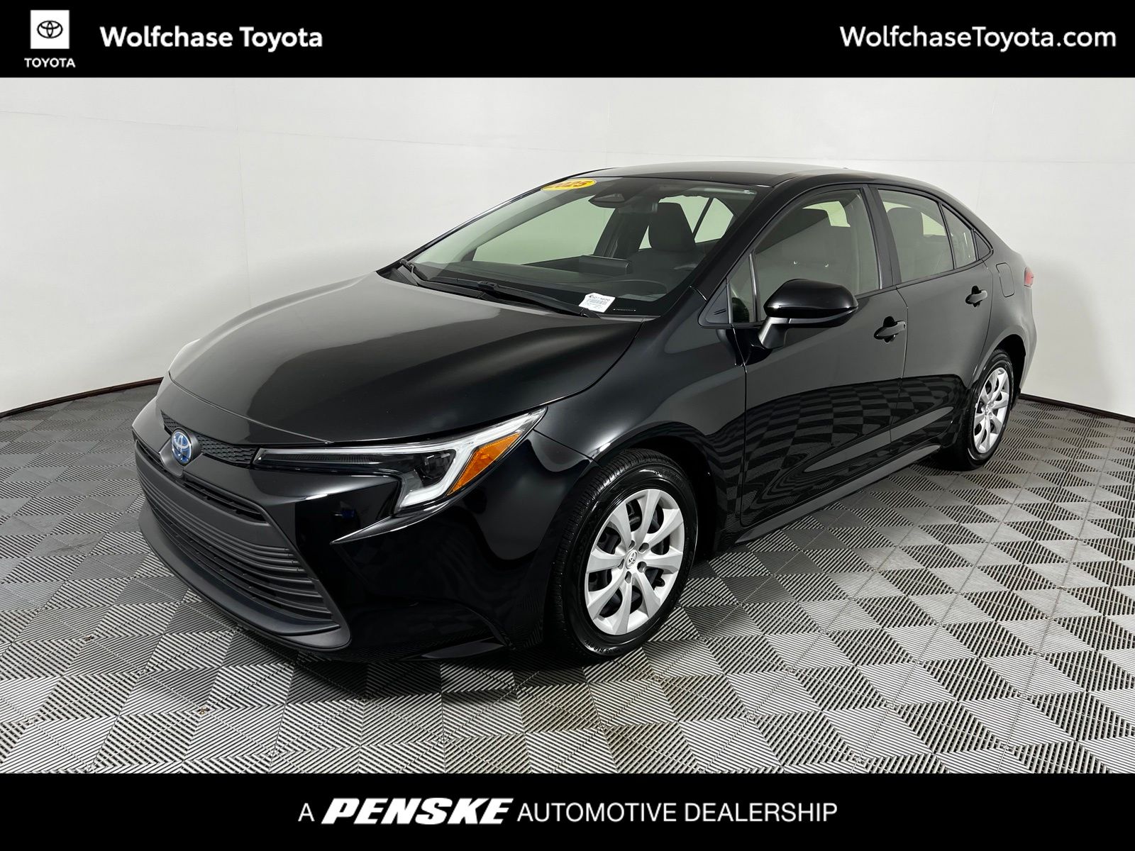 2025 Toyota Corolla Hybrid LE Sedan