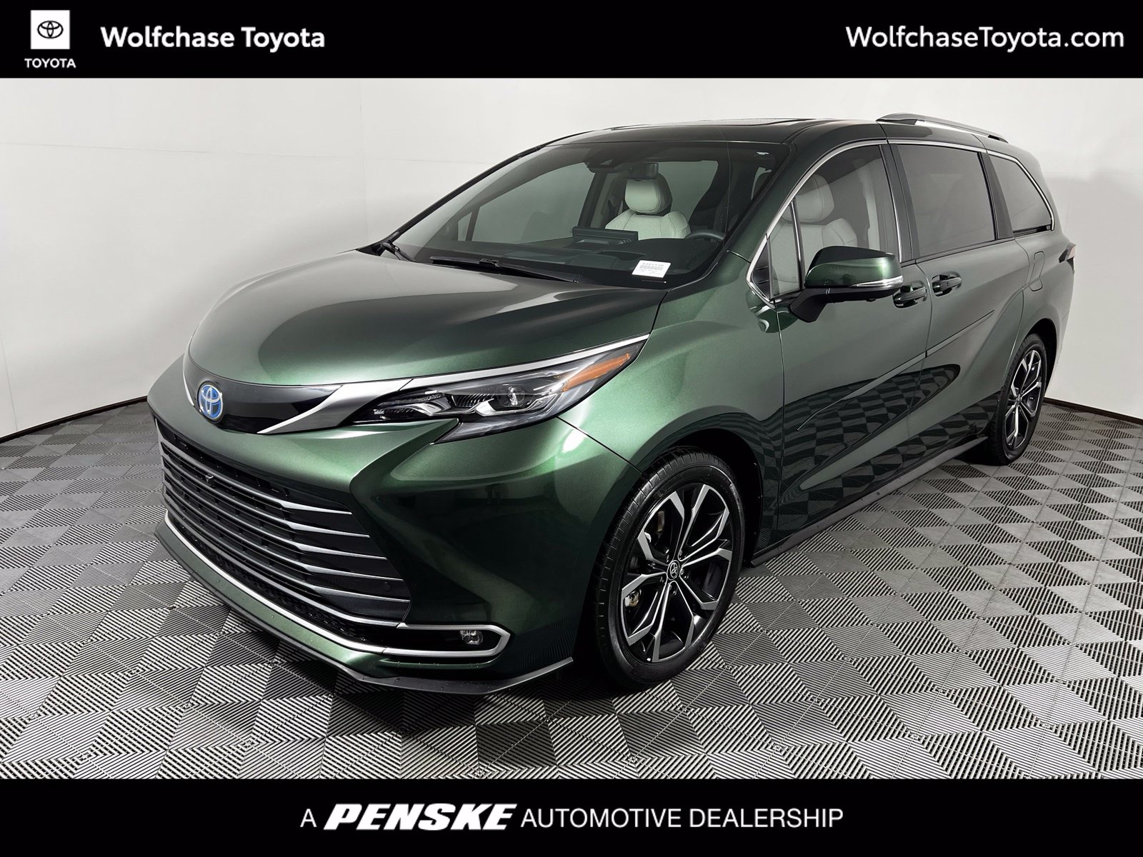 2025 Toyota Sienna Platinum Minivan/Van
