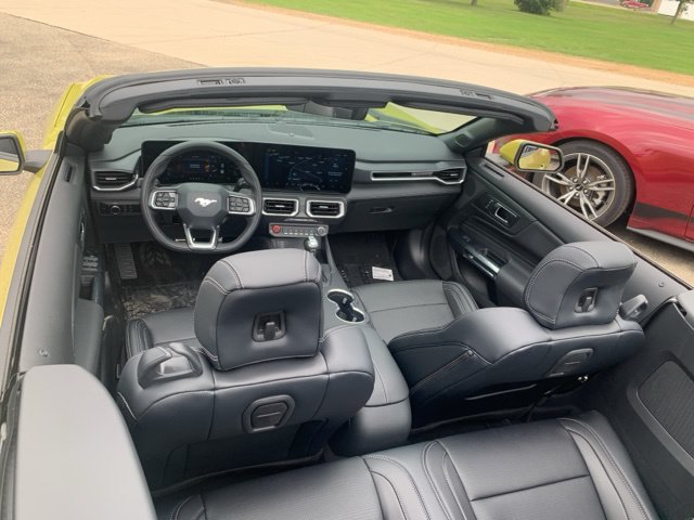 2025 Ford Mustang EcoBoost Premium Convertible - Photo 17