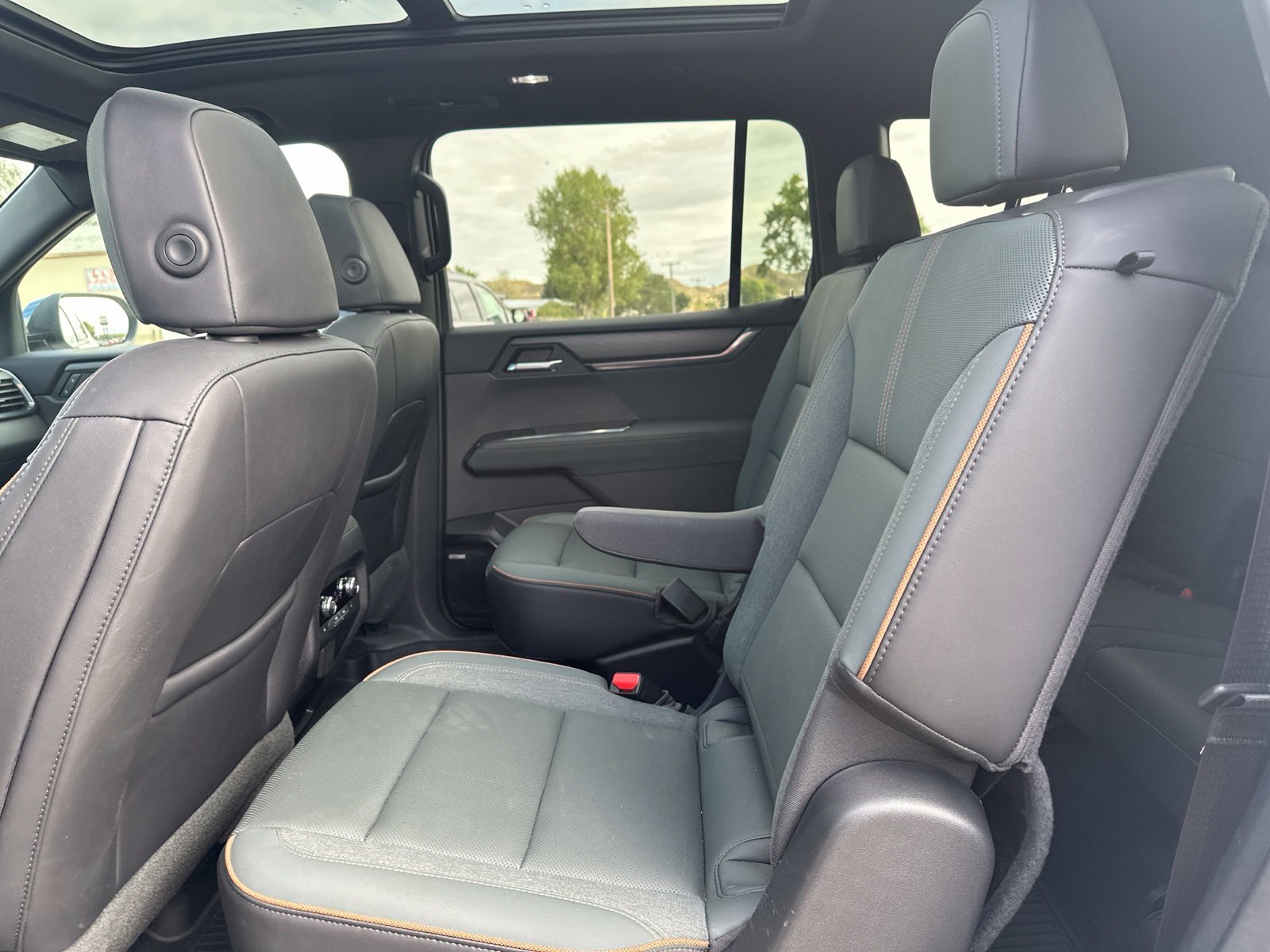 2024 GMC Acadia AT4