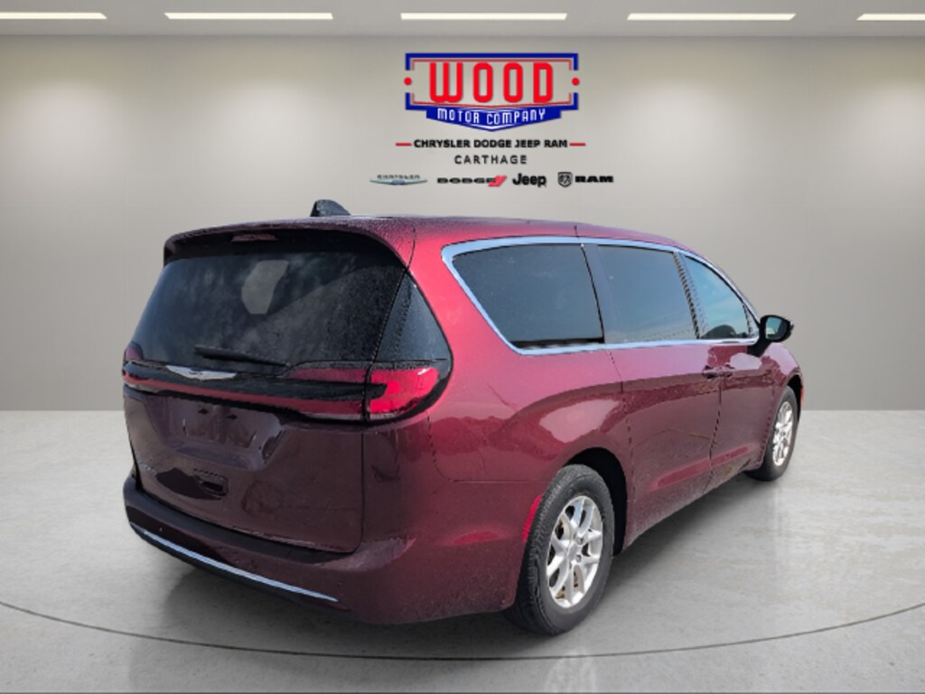 Used 2023 Chrysler Pacifica Touring L Minivan/Van