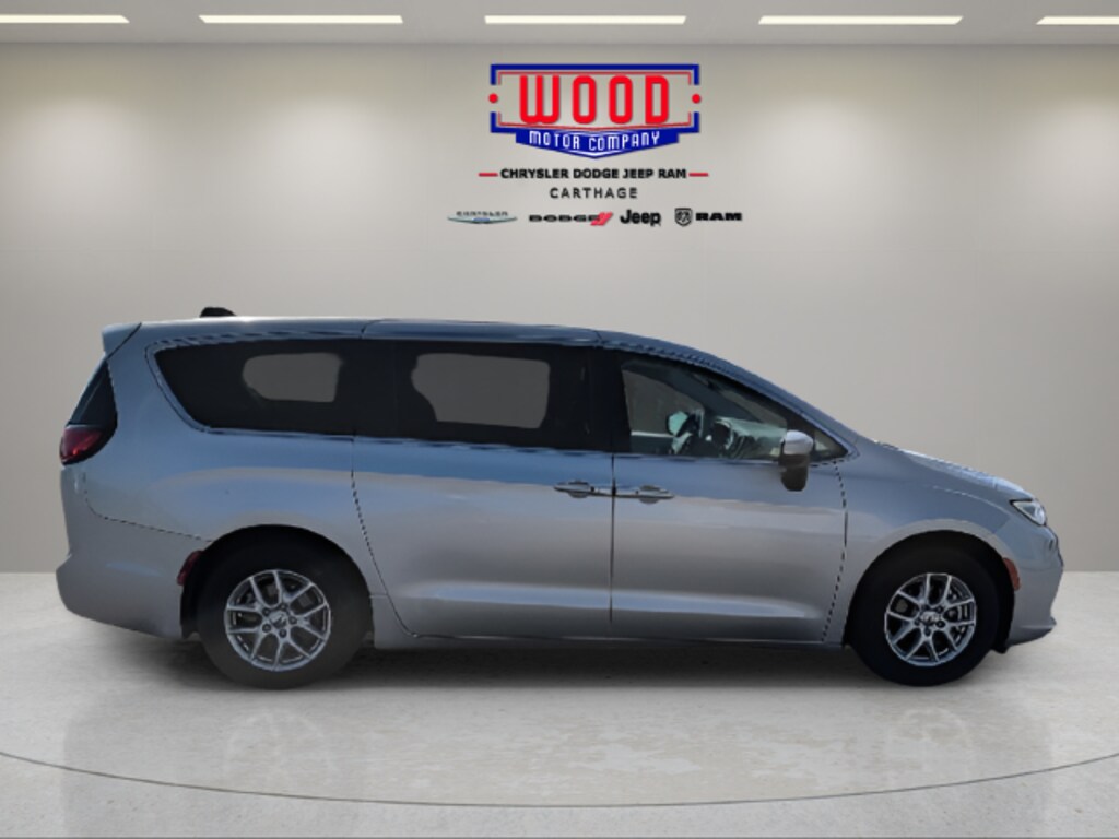 Used 2023 Chrysler Pacifica Touring L Minivan/Van