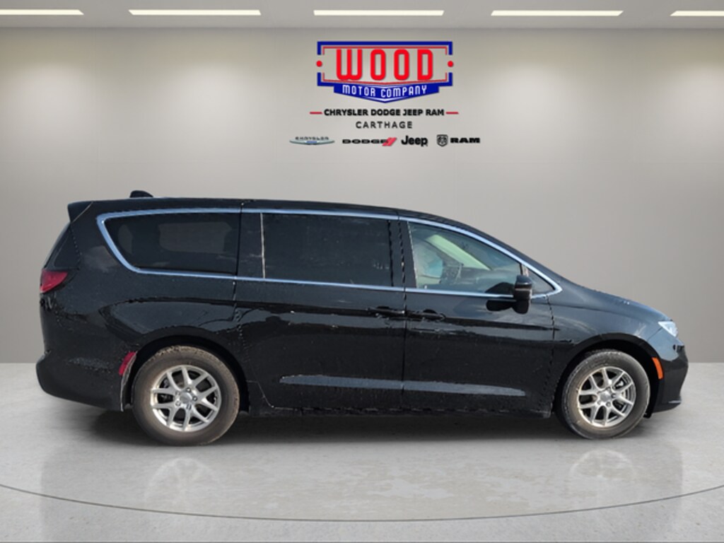 Used 2023 Chrysler Pacifica Touring L Minivan/Van