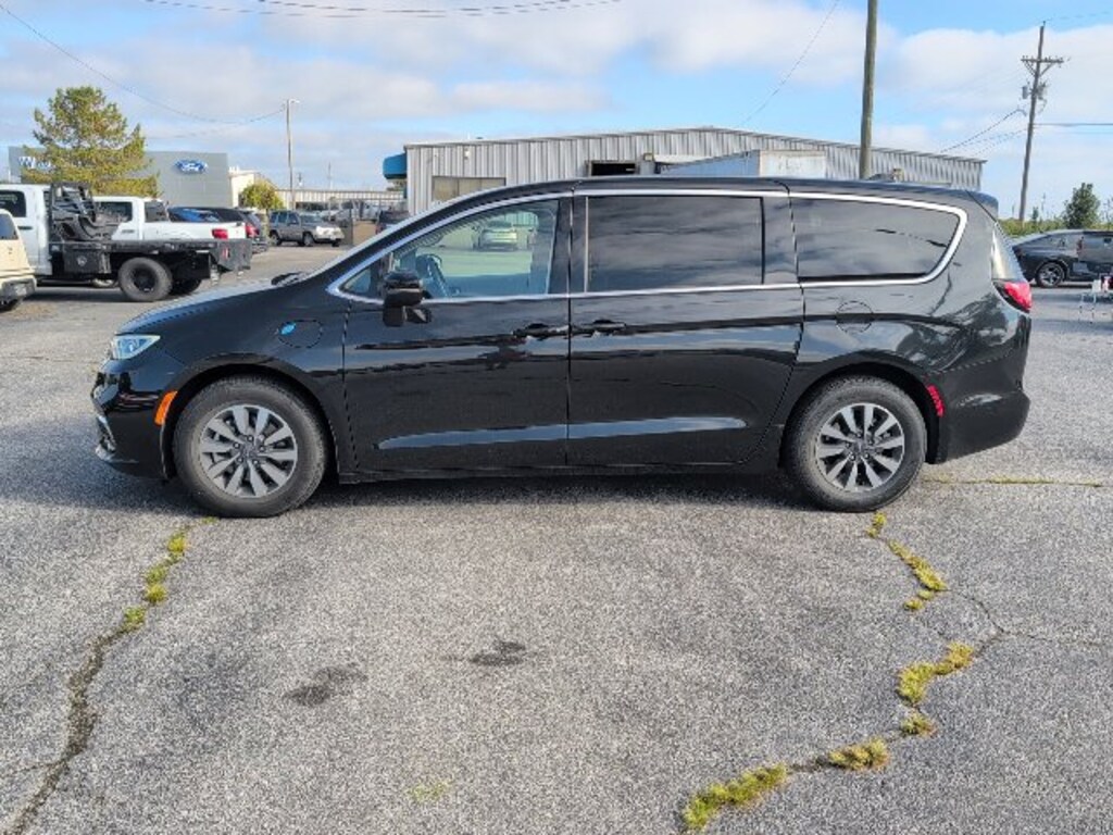 Used 2023 Chrysler Pacifica Hybrid Touring L Minivan/Van