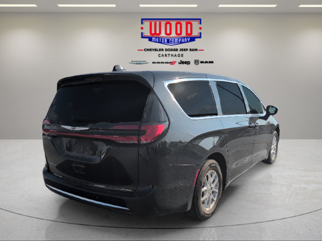 Used 2023 Chrysler Pacifica Touring L Minivan/Van