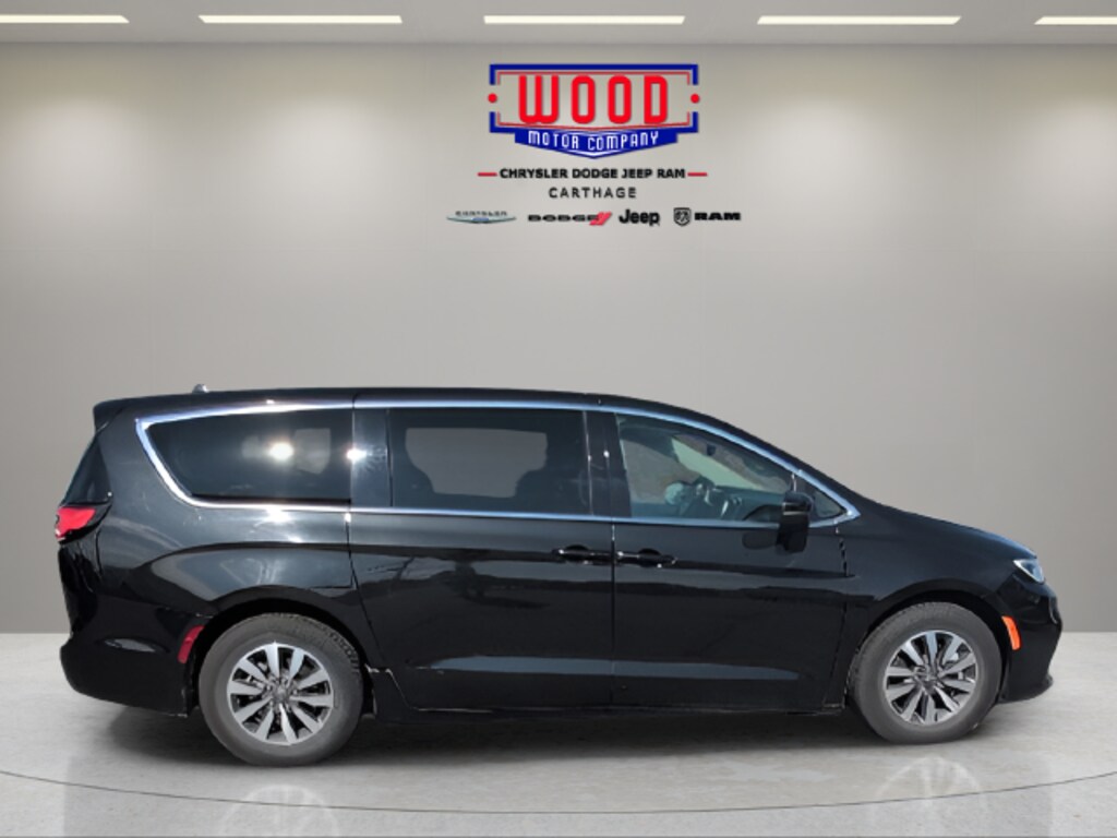 Used 2023 Chrysler Pacifica Hybrid Touring L Minivan/Van