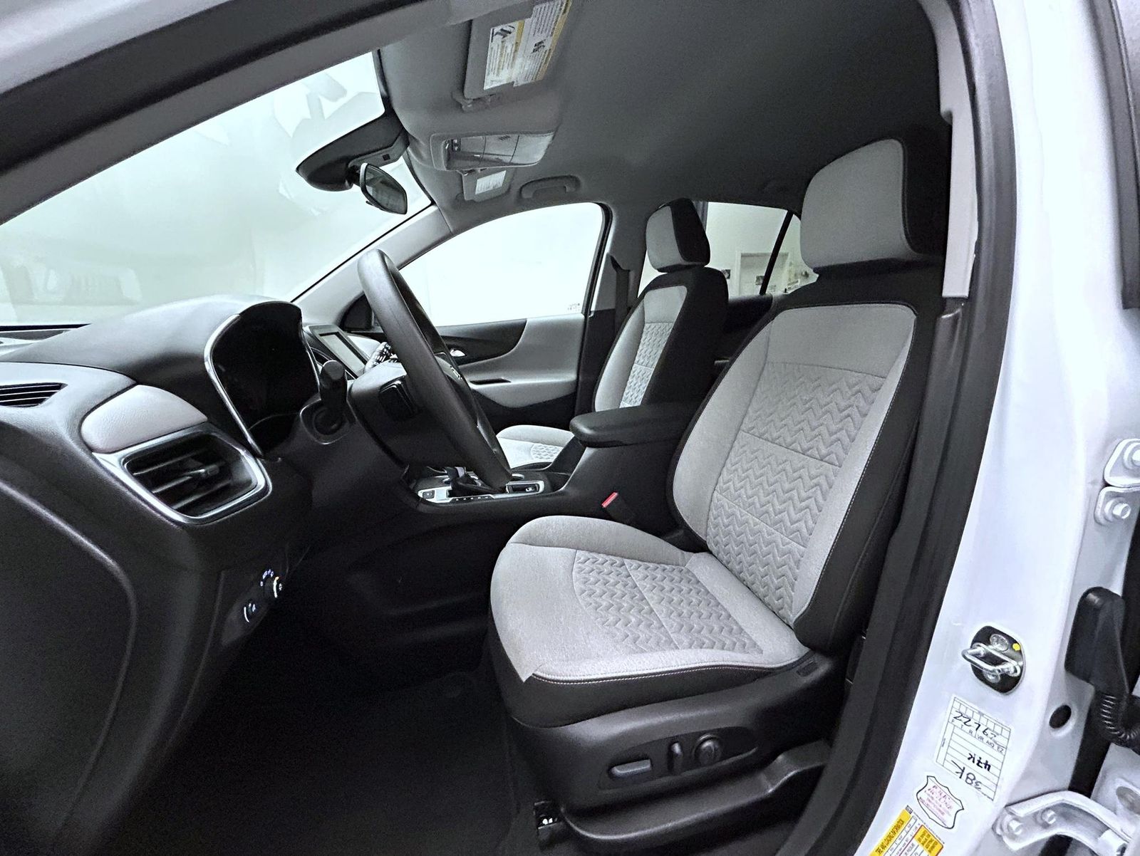 2023 Chevrolet Equinox LT - Photo 10