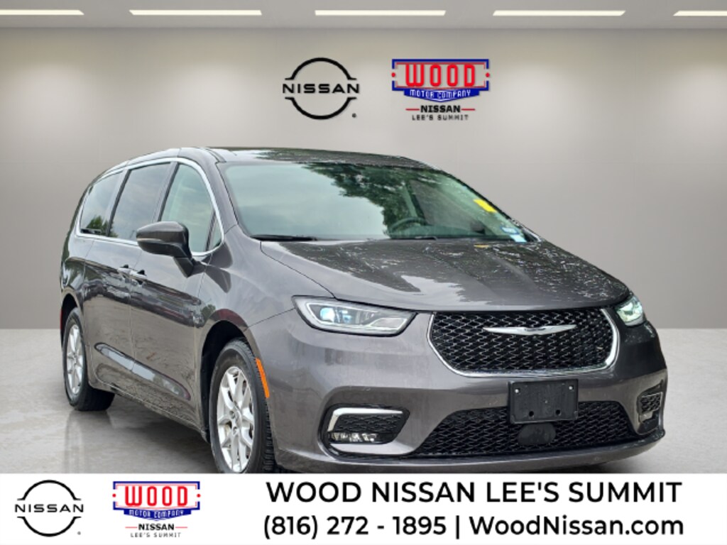 Used 2023 Chrysler Pacifica Touring L Minivan/Van