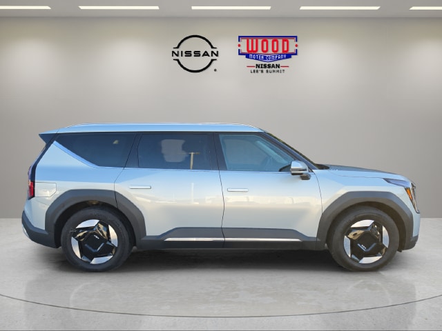Used 2024 Kia EV9 Wind with VIN KNDAFFS57R6038995 for sale in Kansas City
