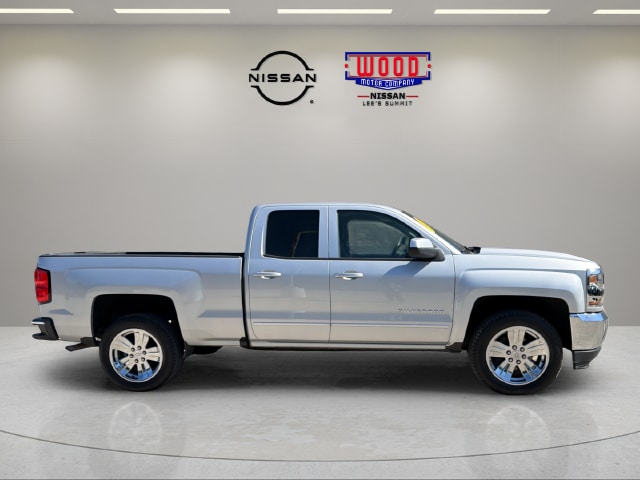 Used 2017 Chevrolet Silverado 1500 LT with VIN 1GCRCREC1HZ230031 for sale in Kansas City