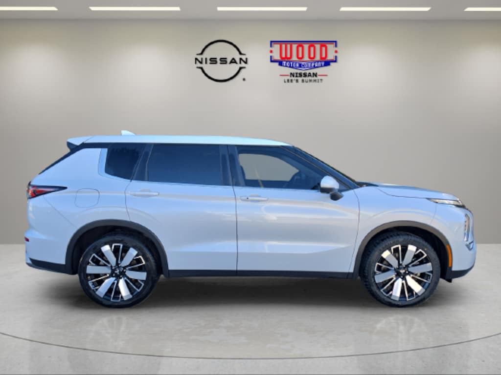 Used 2025 Mitsubishi Outlander SE SUV