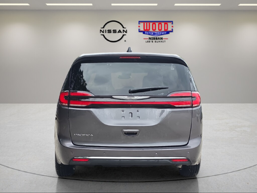 Used 2023 Chrysler Pacifica Touring L Minivan/Van