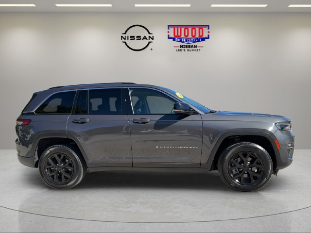 Used 2022 Jeep Grand Cherokee Limited with VIN 1C4RJHBG3N8557409 for sale in Kansas City