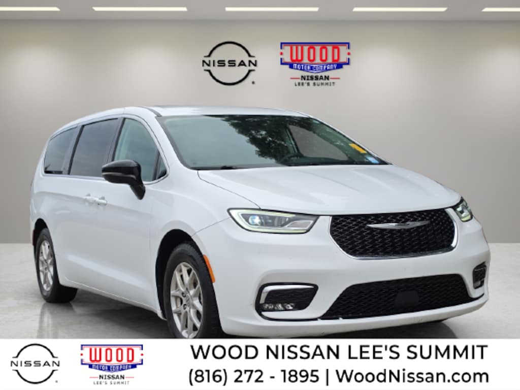 Used 2024 Chrysler Pacifica Touring L Minivan/Van