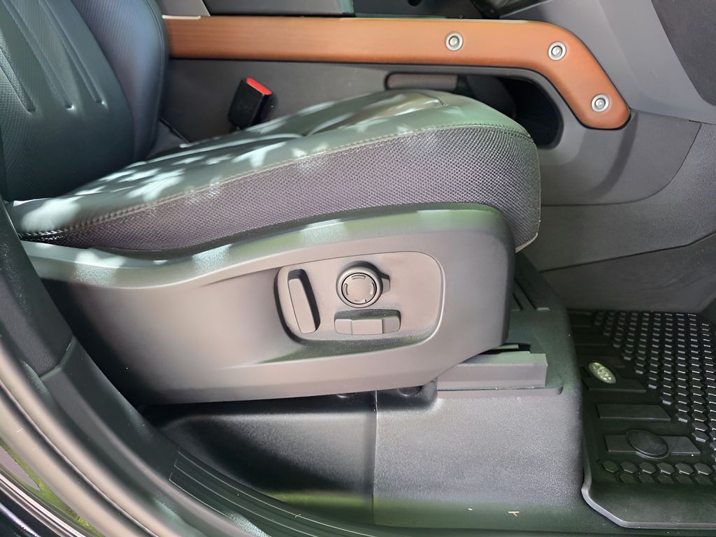 2020 Land Rover Defender X - Photo 10