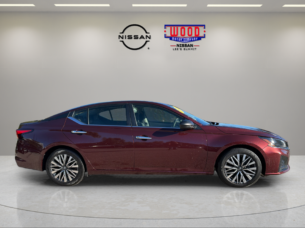 Used 2024 Nissan Altima 2.5 SV Sedan