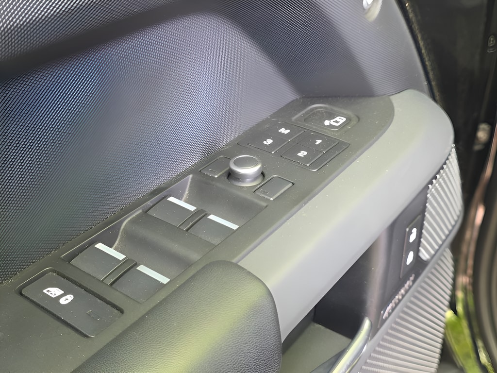 2020 Land Rover Defender X - Photo 14