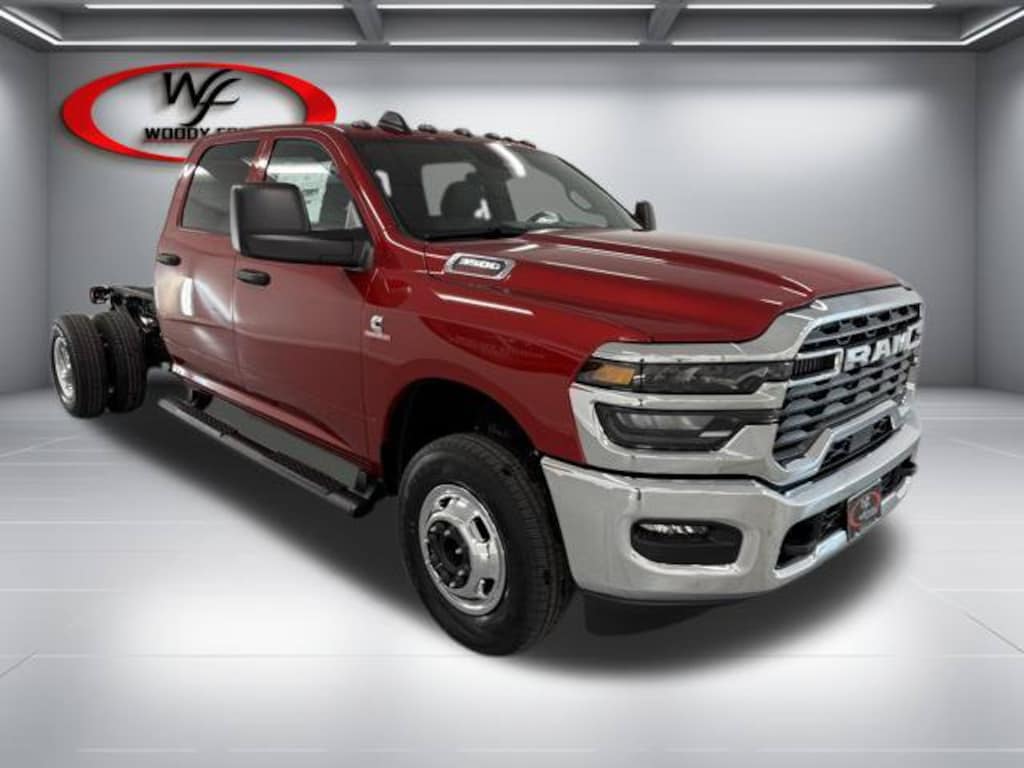 New 2026 Ram 3500 Chassis Cab TRADESMAN CREW 4X4 60' CA Pickup