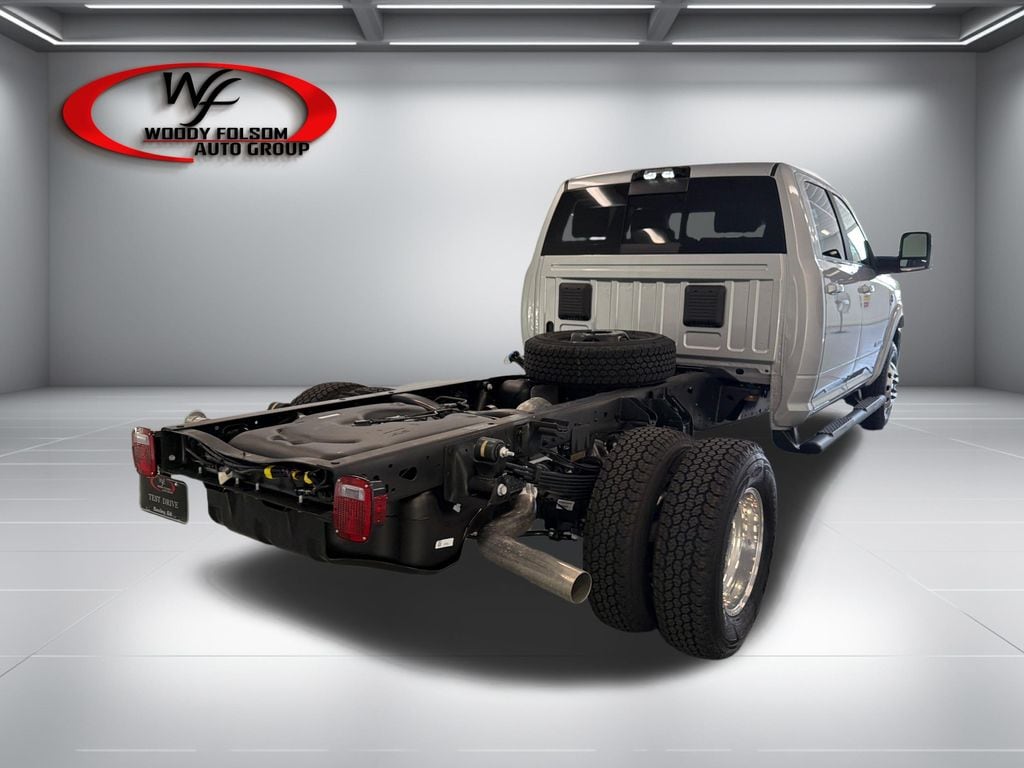 New 2027 Ram 3500 Chassis Cab BIG HORN CREW 4X4 60' CA Pickup