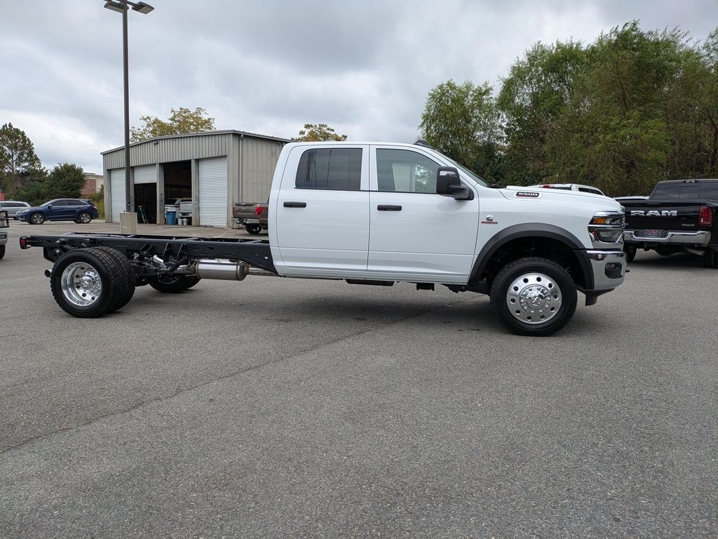 New 2026 Ram 5500 Chassis Cab TRADESMAN CREW 4X4 84' CA Pickup