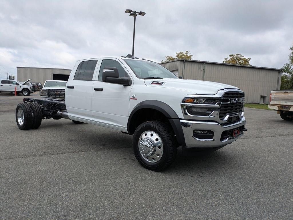 New 2026 Ram 5500 Chassis Cab TRADESMAN CREW 4X4 84' CA Pickup
