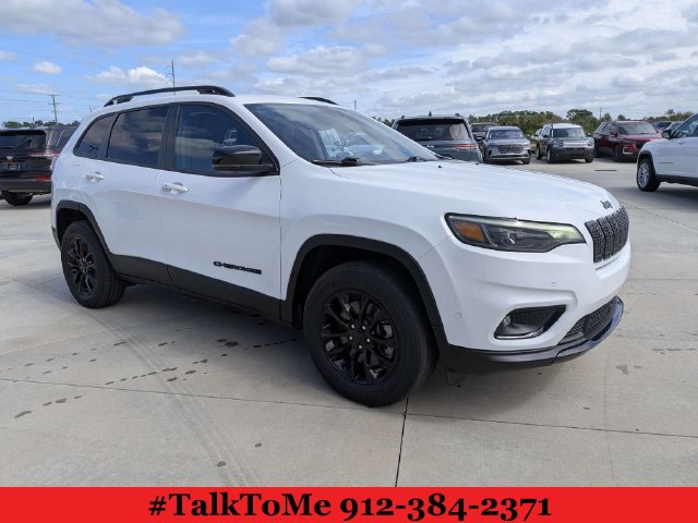 Used 2023 Jeep Cherokee Altitude Lux SUV