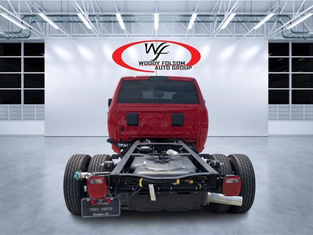 New 2026 Ram 3500 Chassis Cab TRADESMAN CREW 4X4 60' CA Pickup
