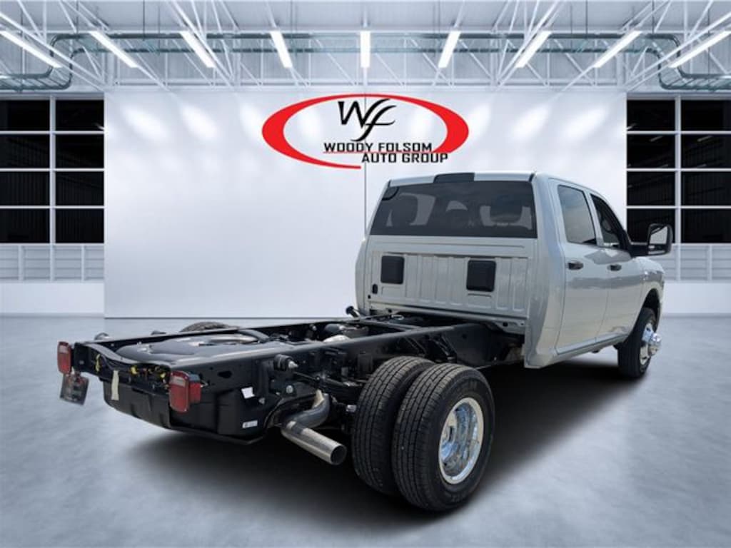 New 2026 Ram 3500 Chassis Cab TRADESMAN CREW 4X4 60' CA Pickup