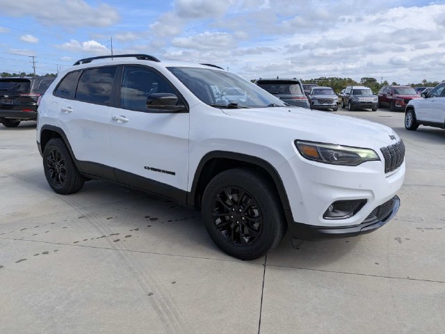 Used 2023 Jeep Cherokee Altitude Lux SUV