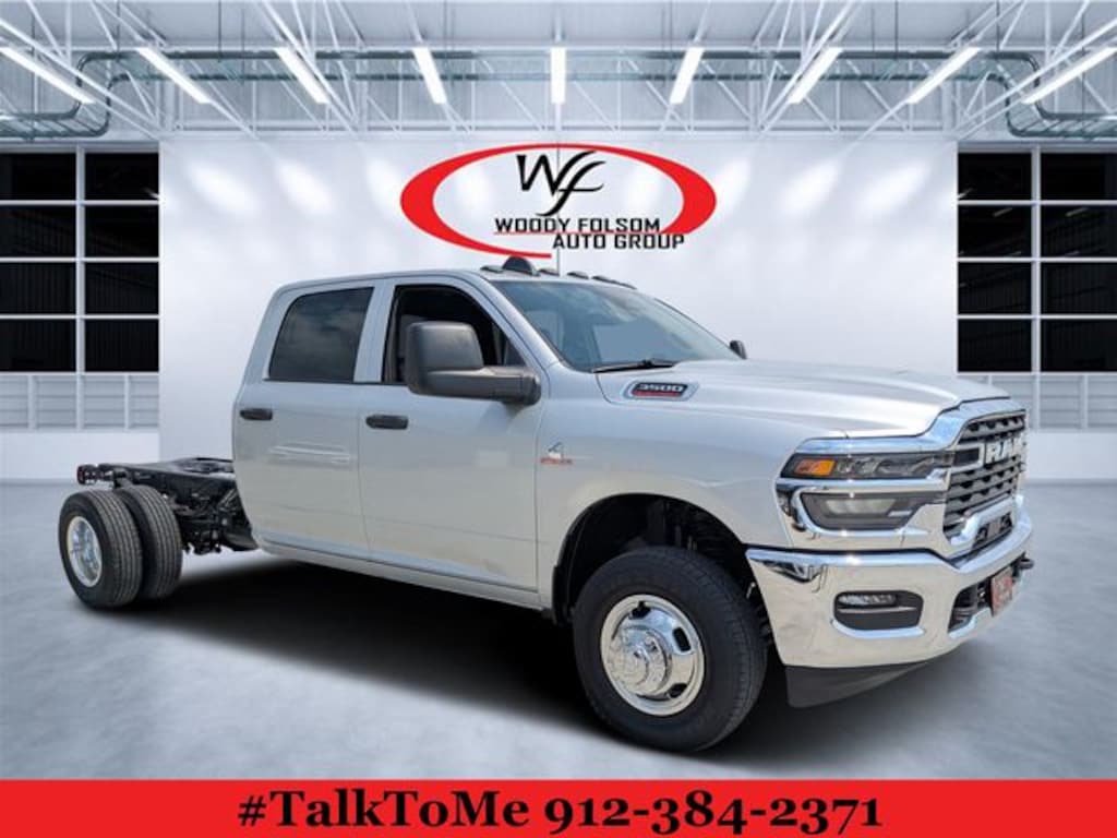 New 2026 Ram 3500 Chassis Cab TRADESMAN CREW 4X4 60' CA Pickup