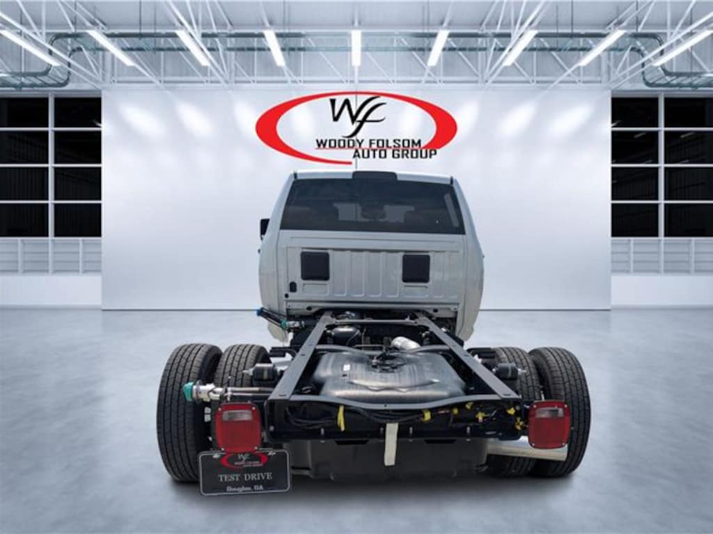 New 2026 Ram 3500 Chassis Cab TRADESMAN CREW 4X4 60' CA Pickup