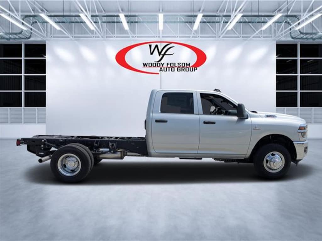 New 2026 Ram 3500 Chassis Cab TRADESMAN CREW 4X4 60' CA Pickup