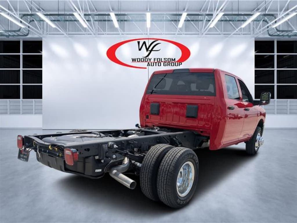New 2026 Ram 3500 Chassis Cab TRADESMAN CREW 4X4 60' CA Pickup