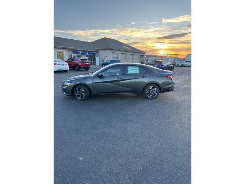 2025 Hyundai Elantra SEL - Photo 8