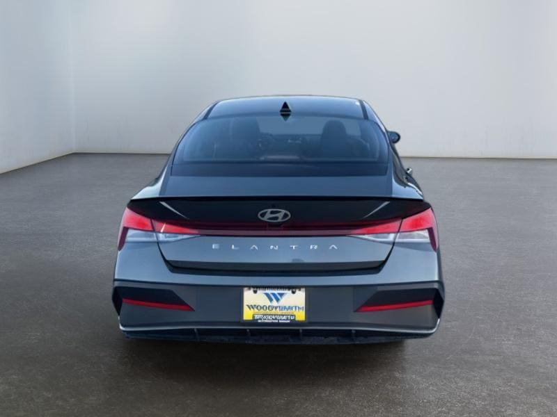 2025 Hyundai Elantra SEL - Photo 6