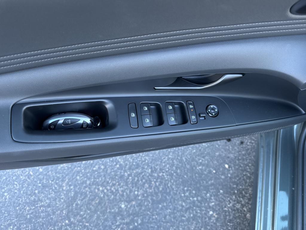 2025 Hyundai Elantra SEL - Photo 15