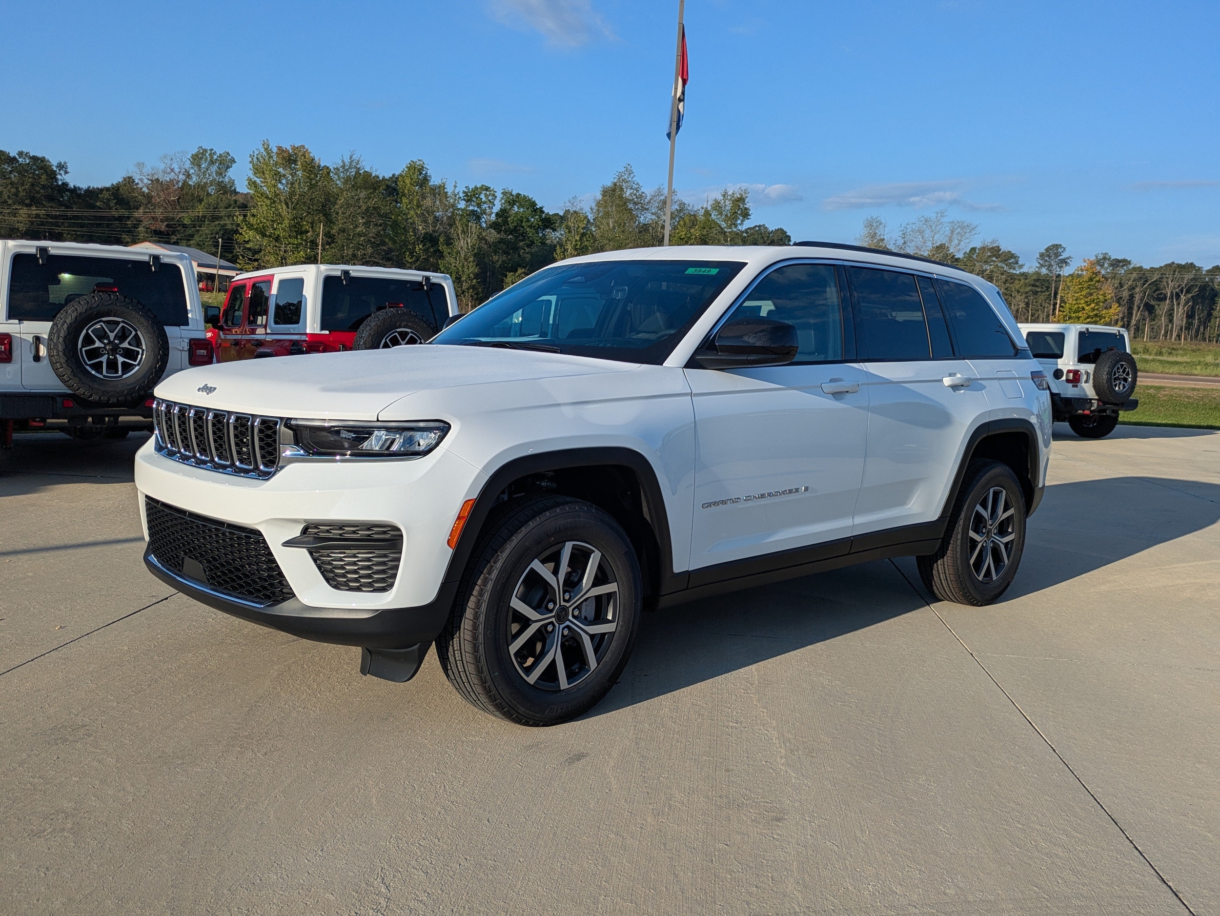 2027 Jeep Grand Cherokee Laredo