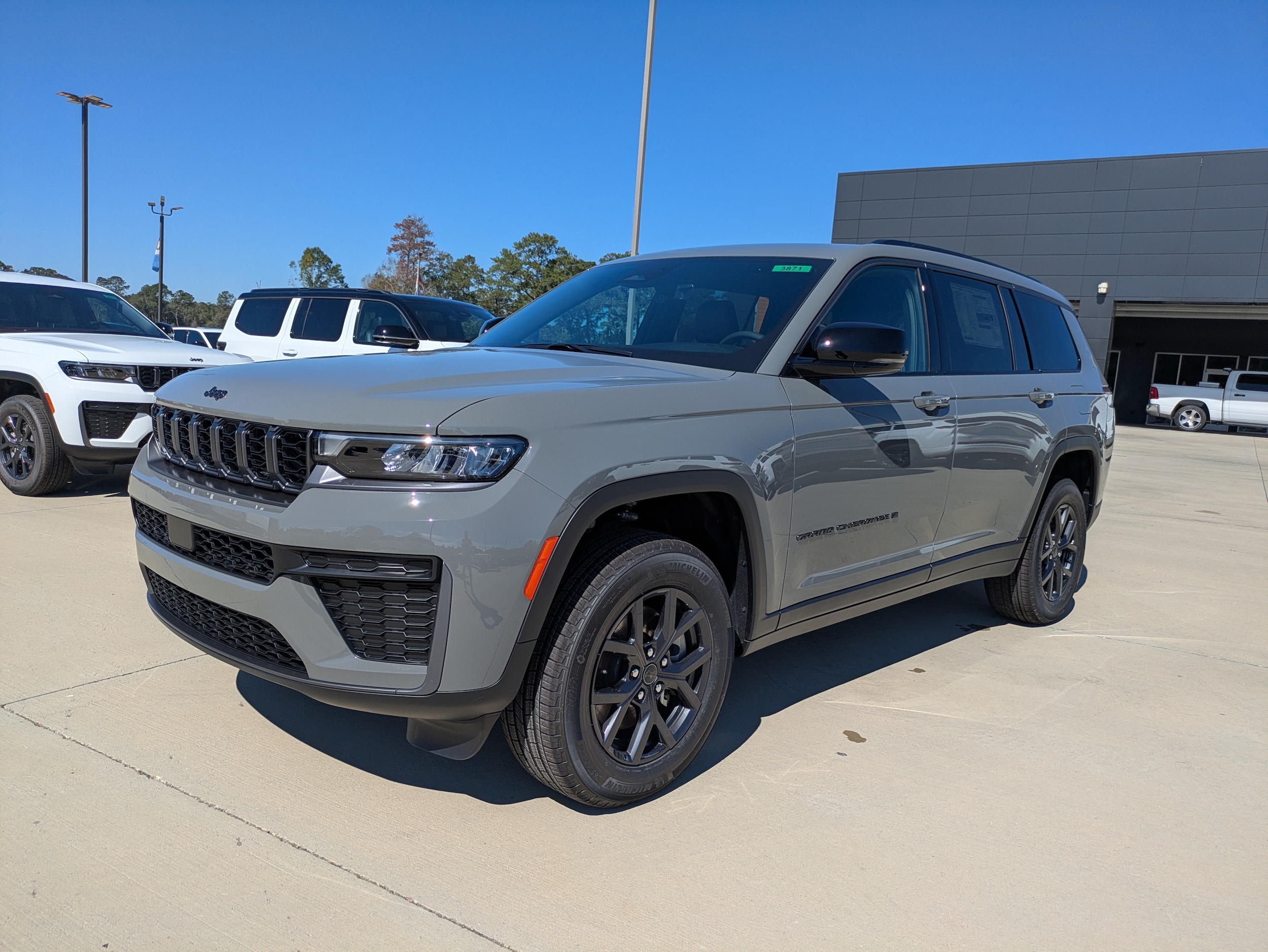 2027 Jeep Grand Cherokee L Laredo