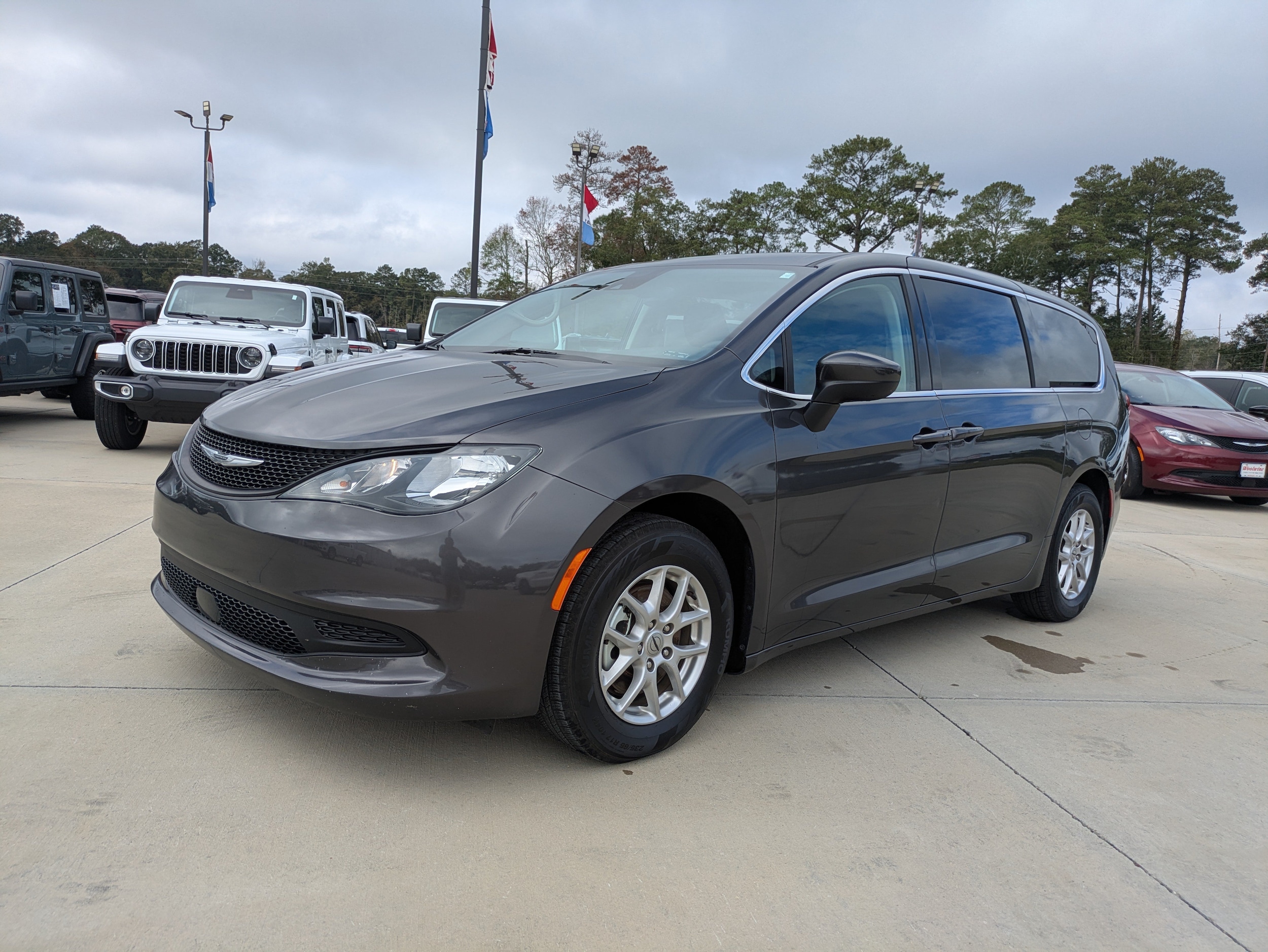 2023 Chrysler Voyager LX