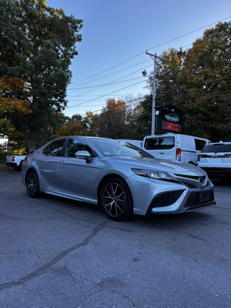 Used 2022 Toyota Camry SE Sedan