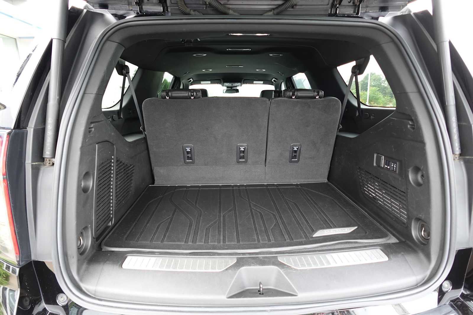 2024 Chevrolet Suburban RST - Photo 30