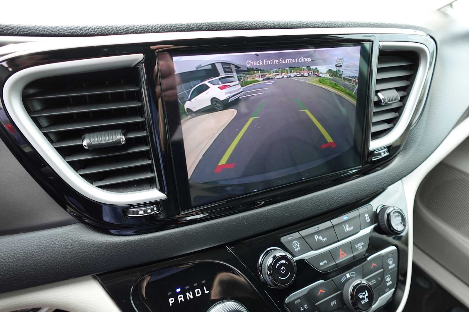 2024 Chrysler Pacifica Touring L - Photo 20