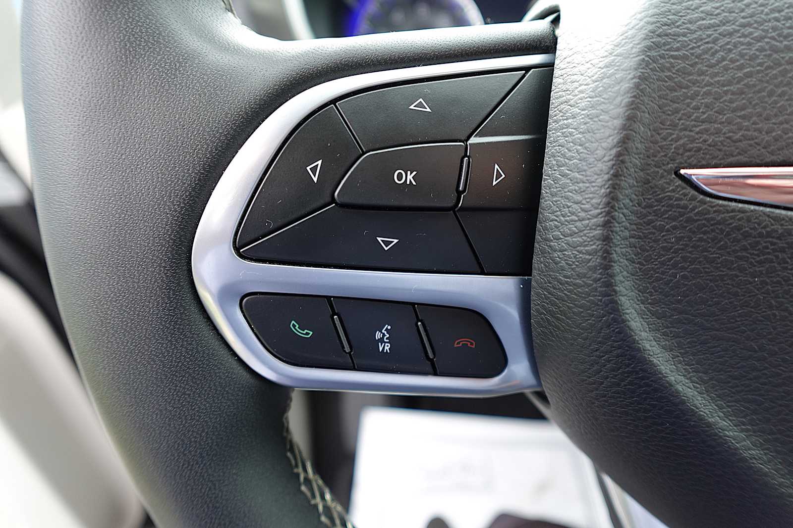 2024 Chrysler Pacifica Touring L - Photo 13