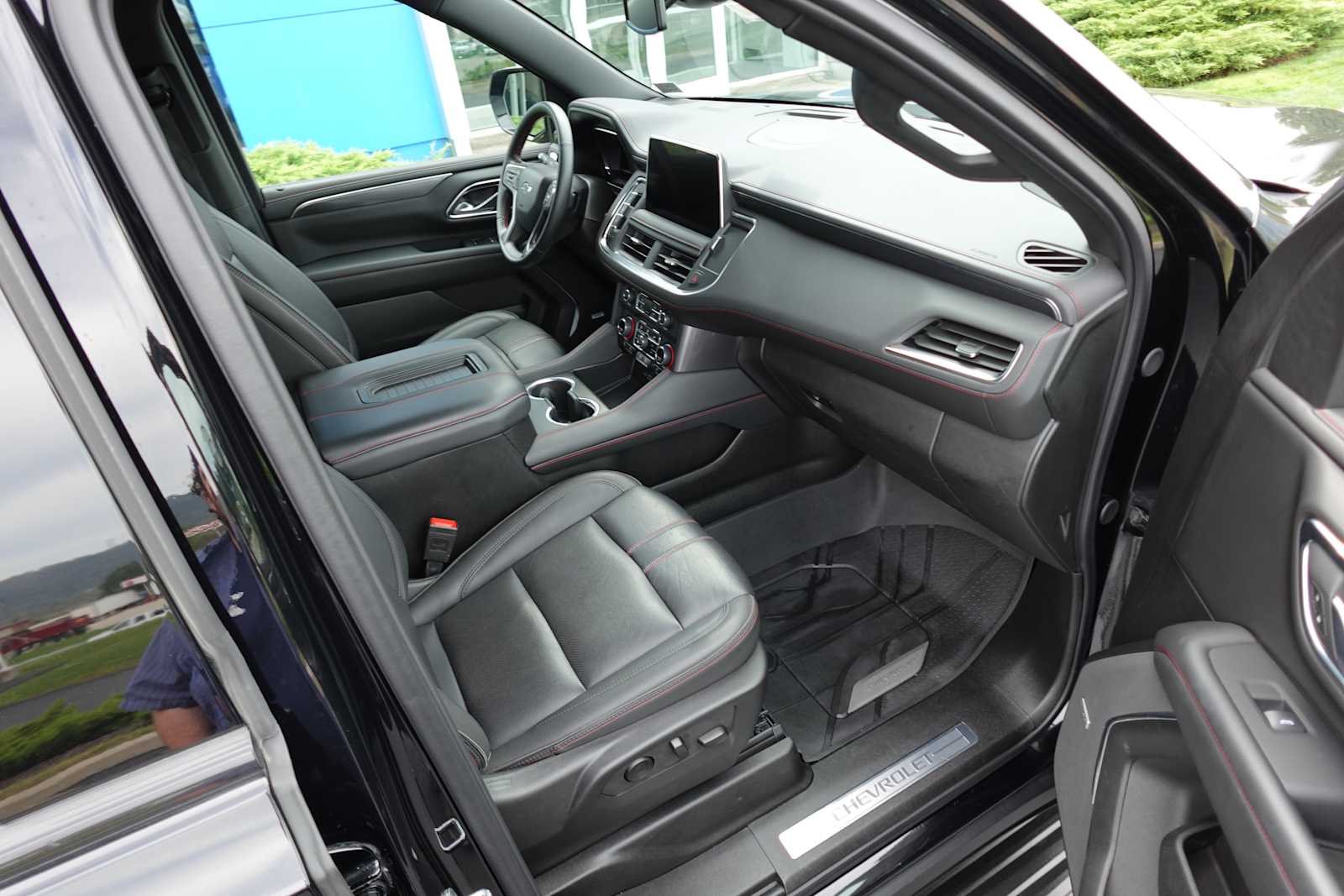 2024 Chevrolet Suburban RST - Photo 33