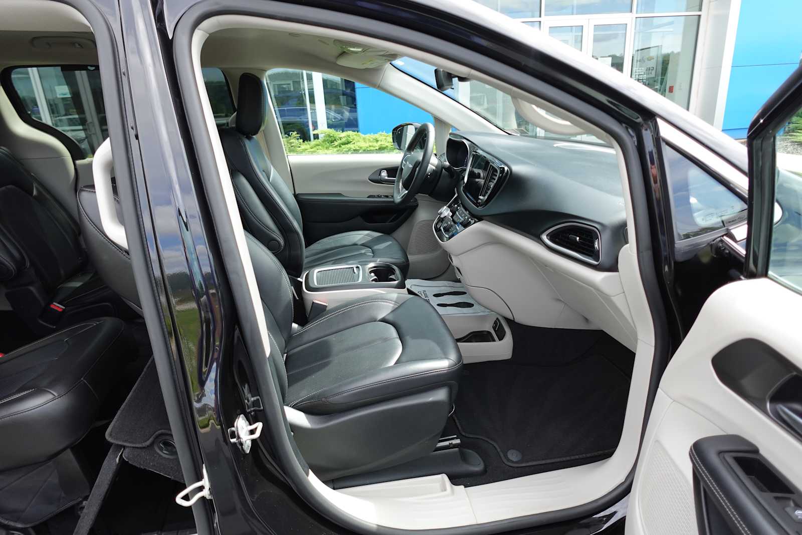2024 Chrysler Pacifica Touring L - Photo 29
