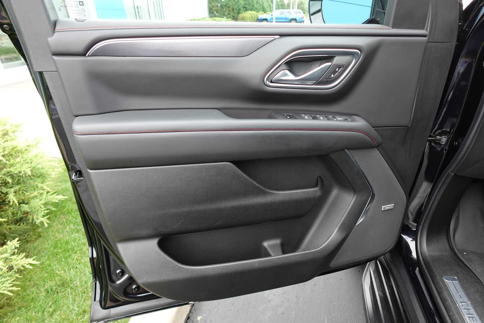 2024 Chevrolet Suburban RST - Photo 12