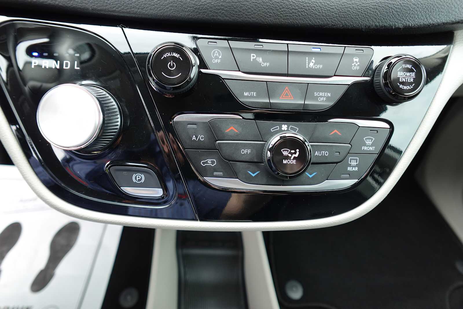 2024 Chrysler Pacifica Touring L - Photo 18