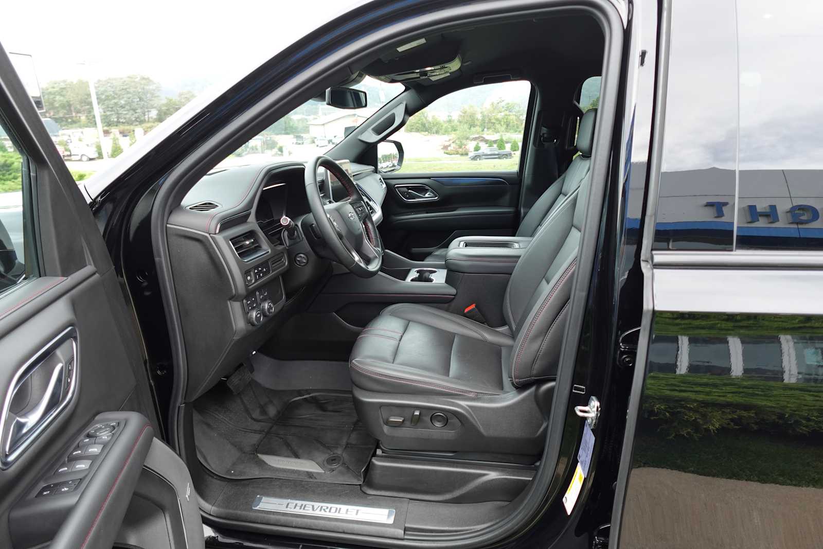 2024 Chevrolet Suburban RST - Photo 14