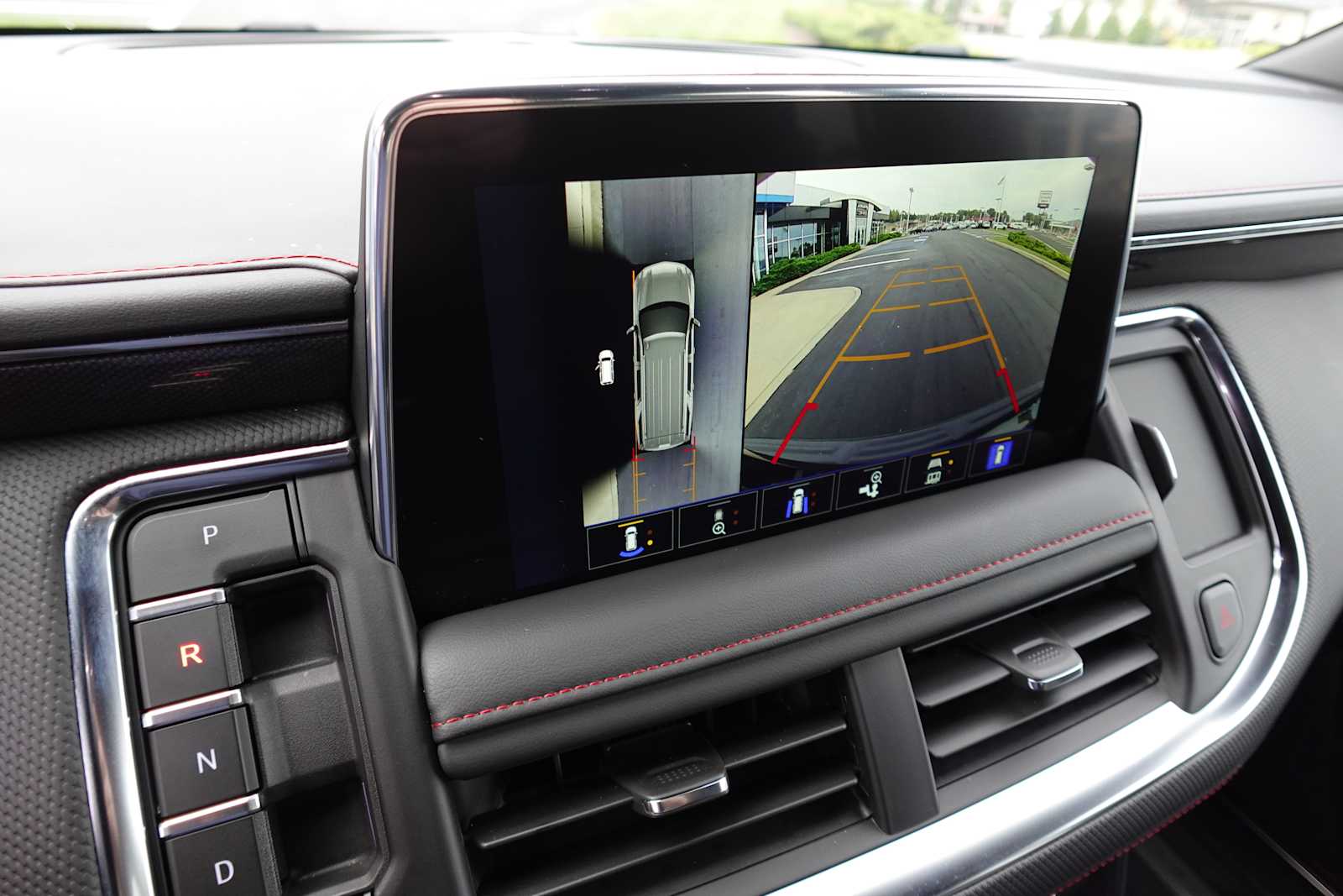 2024 Chevrolet Suburban RST - Photo 25