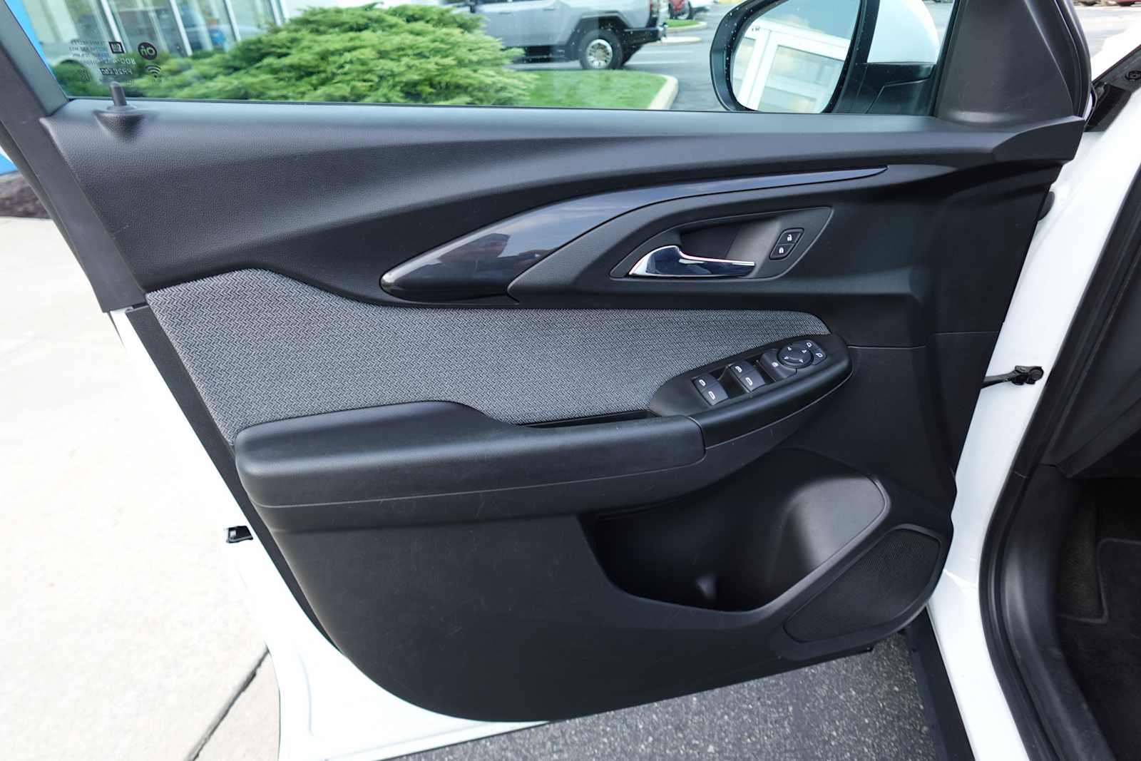 2023 Chevrolet TrailBlazer LT - Photo 12